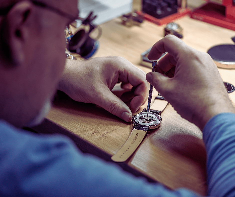 Mechaninio laikrodžio priežiūra: kada ji iš tikrųjų reikalinga?